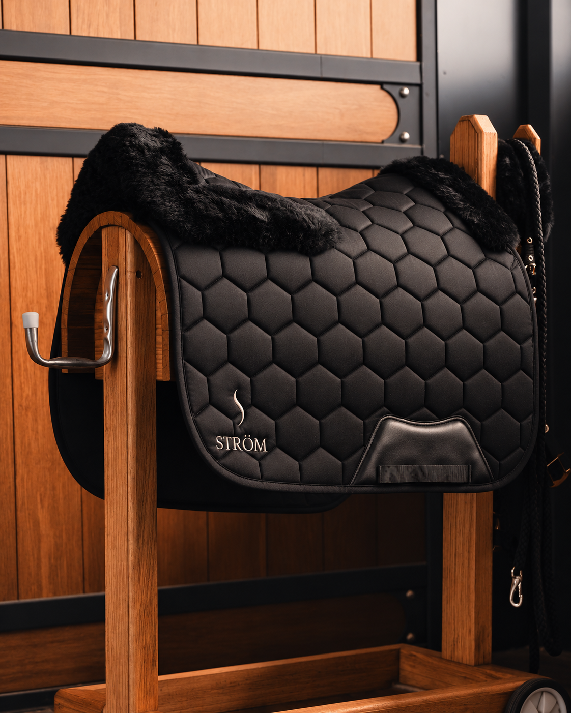 Ström Switch Full Fur Saddle Pad - Noir