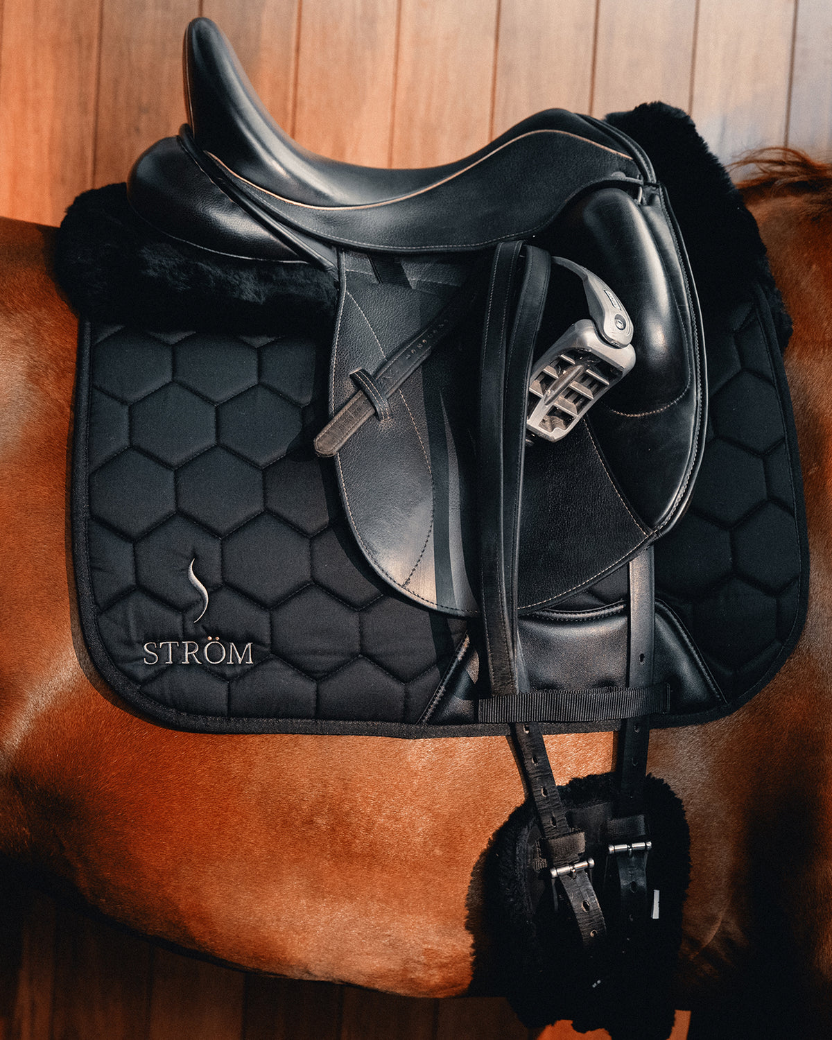 Ström Switch Full Fur Saddle Pad - Noir