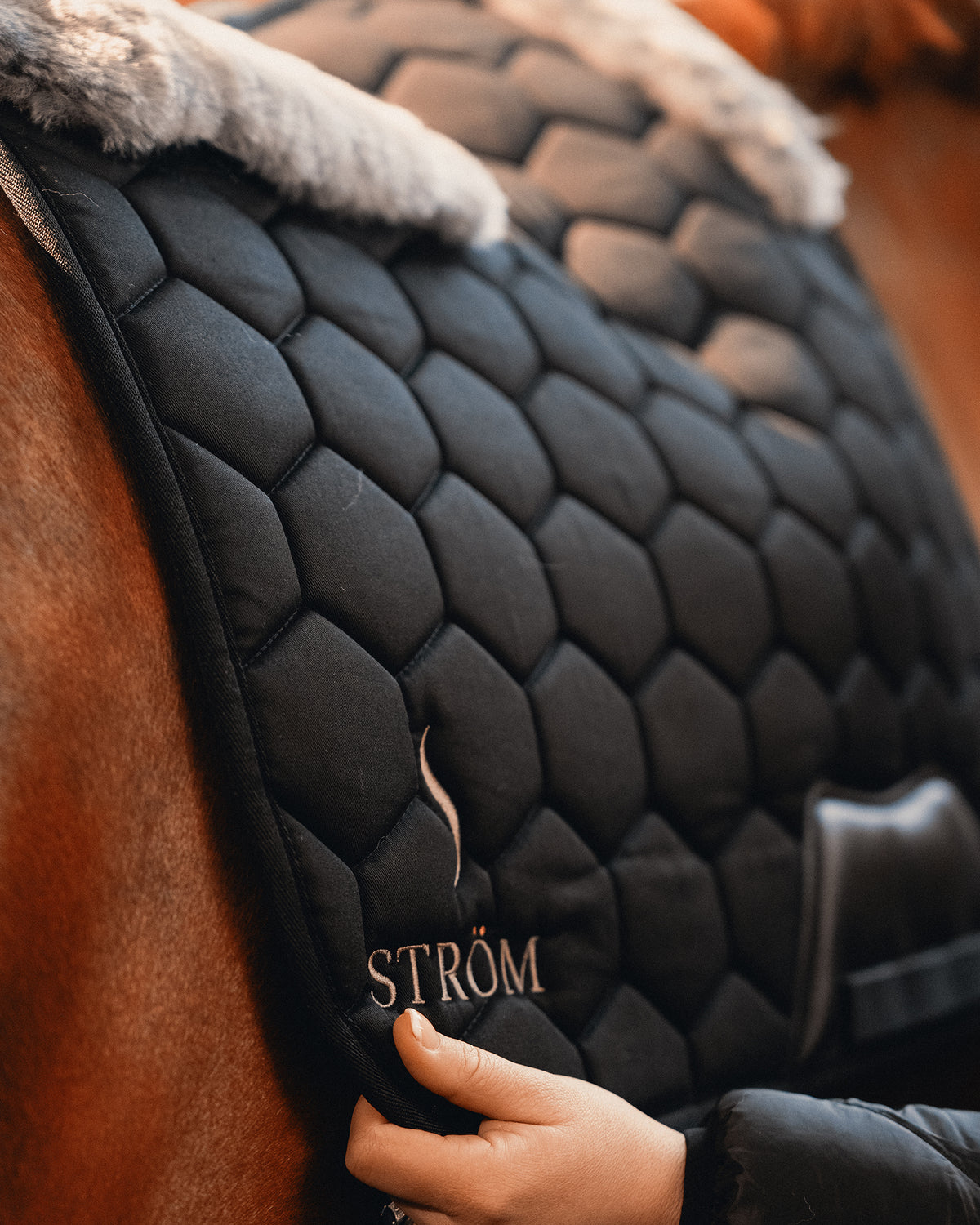 Ström Switch Full Fur Saddle Pad - Stone